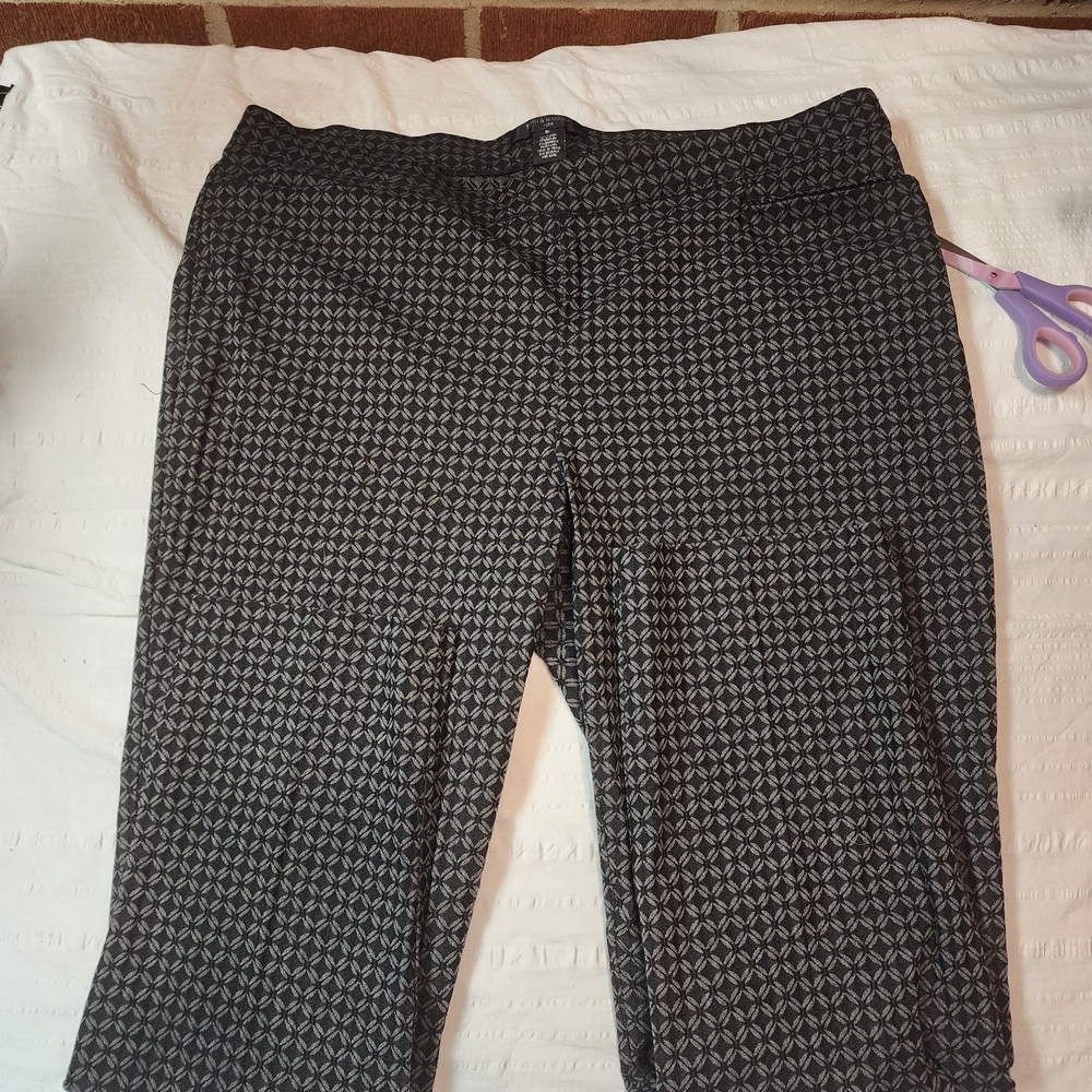 89th & Madison Sz 18 Black Geometric Pants